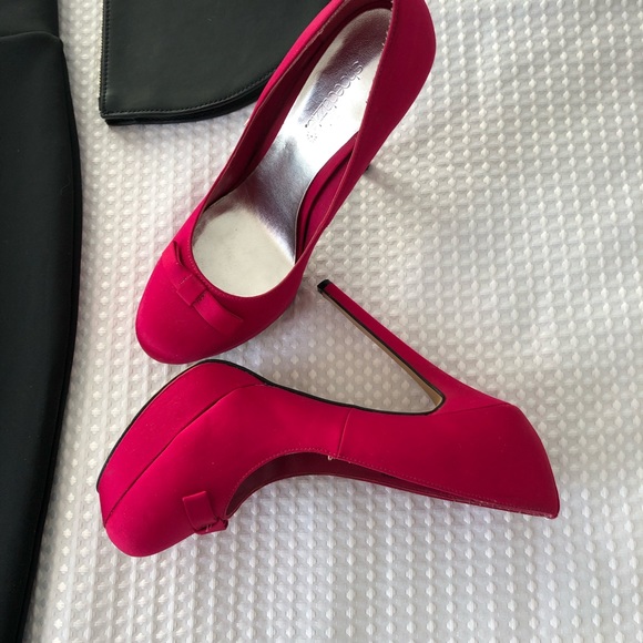 Fuchsia Velvet Pumps - Picture 2 of 8
